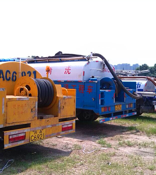 高壓清洗、吸污設(shè)備車(chē)